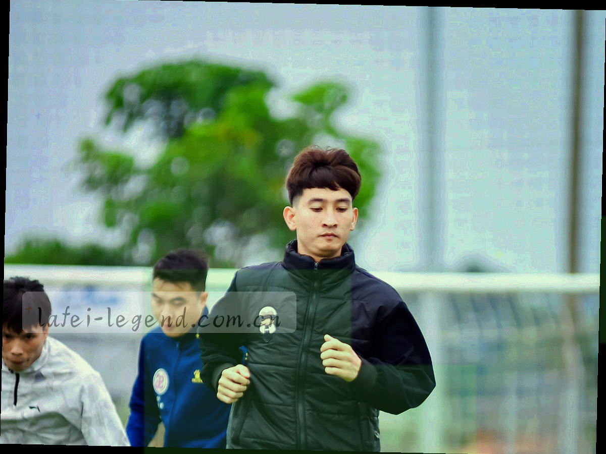 六个冷色光点由细线连成的抽象网络结构图